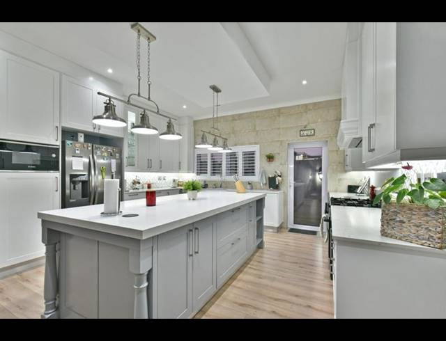 5 BEDROOM HOUSE FOR SALE IN EYE OF AFRICA